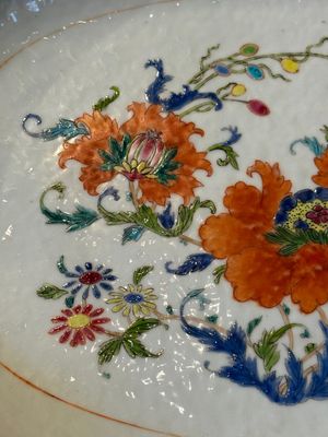 A pair of large oval Chinese famille rose 'Madame de Pompadour' dishes, Qianlong, ca. 1745 — photo 6