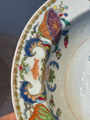 A pair of large oval Chinese famille rose 'Madame de Pompadour' dishes, Qianlong, ca. 1745 — photo 7