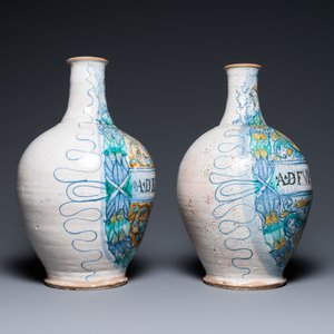 A pair of large polychrome Italian maiolica pharmacy bottles, Deruta, 17th C. — 照片 2
