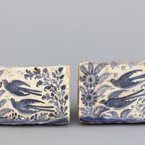 A pair of large Spanish blue and white tiles with birds, 17/18th C. — photo 1