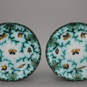 A pair of lobed Brussels faience butterfly plates, 18th C. — photo 1