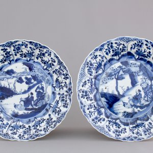 A pair of lotus-shaped moulded blue and white plates, Kangxi, ca. 1700 — photo 1