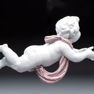 A pair of manganese and white Delftware putti, France or Germany, 19th C. — foto 10