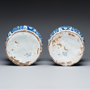 A pair of massive blue and white Dutch Delft style vases — 照片 7