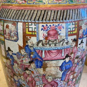 A pair of massive Chinese famille rose vases, 19th C. — photo 20