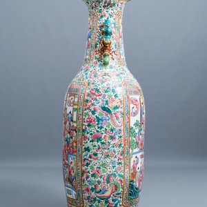 A pair of massive Chinese famille rose vases, 19th C. — photo 3