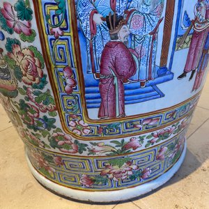 A pair of massive Chinese famille rose vases, 19th C. — photo 44