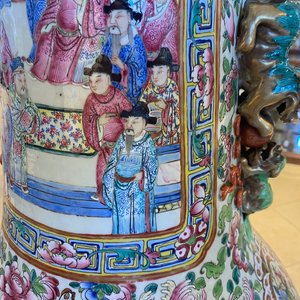 A pair of massive Chinese famille rose vases, 19th C. — photo 49