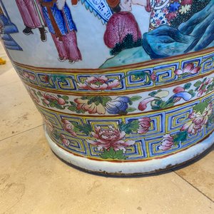 A pair of massive Chinese famille rose vases, 19th C. — photo 55