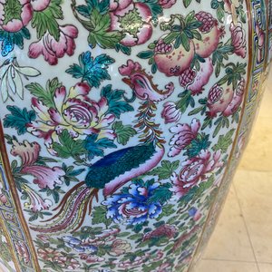 A pair of massive Chinese famille rose vases, 19th C. — photo 60