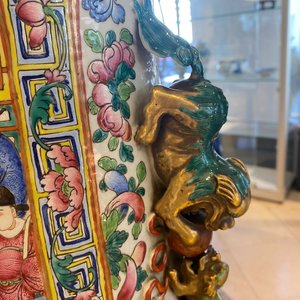 A pair of massive Chinese famille rose vases, 19th C. — photo 76