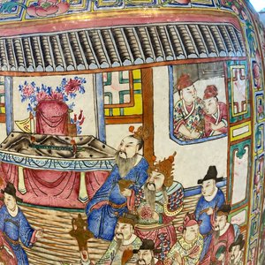 A pair of massive Chinese famille rose vases, 19th C. — photo 78