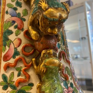 A pair of massive Chinese famille rose vases, 19th C. — photo 85