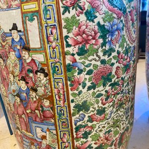 A pair of massive Chinese famille rose vases, 19th C. — photo 87