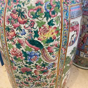 A pair of massive Chinese famille rose vases, 19th C. — photo 90