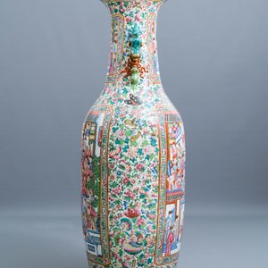 A pair of massive Chinese famille rose vases, 19th C. — photo 9
