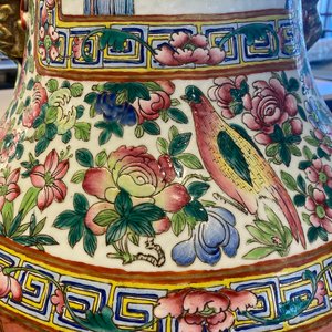 A pair of massive Chinese famille rose vases, 19th C. — photo 93