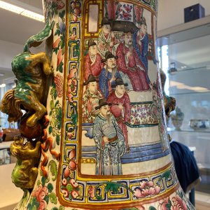 A pair of massive Chinese famille rose vases, 19th C. — photo 94