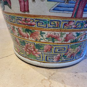 A pair of massive Chinese famille rose vases, 19th C. — photo 99
