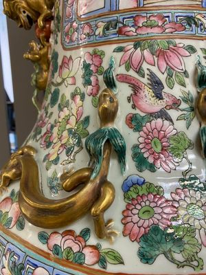 A pair of massive Chinese famille rose vases, 19th C. — photo 13