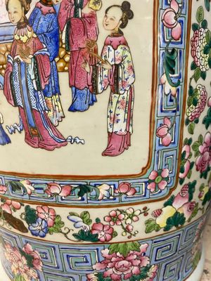 A pair of massive Chinese famille rose vases, 19th C. — photo 20