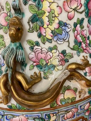 A pair of massive Chinese famille rose vases, 19th C. — photo 22