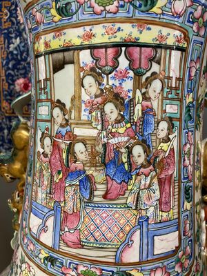 A pair of massive Chinese famille rose vases, 19th C. — photo 24
