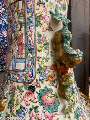 A pair of massive Chinese famille rose vases, 19th C. — photo 3