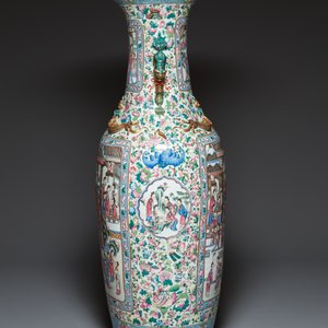 A pair of massive Chinese famille rose vases, 19th C. — photo 3