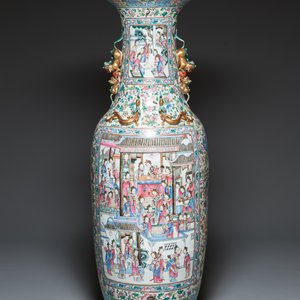 A pair of massive Chinese famille rose vases, 19th C. — photo 6