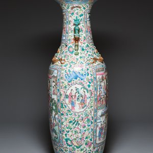 A pair of massive Chinese famille rose vases, 19th C. — photo 7