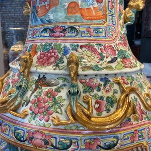 A pair of massive Chinese famille rose vases, 19th C. — photo 111