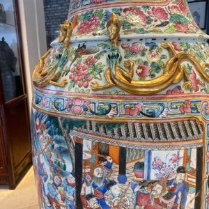 A pair of massive Chinese famille rose vases, 19th C. — photo 112