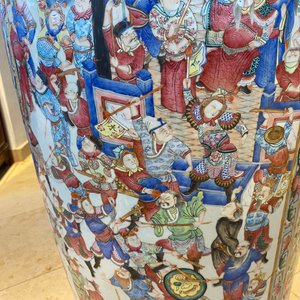 A pair of massive Chinese famille rose vases, 19th C. — photo 114