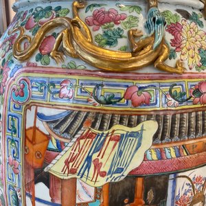 A pair of massive Chinese famille rose vases, 19th C. — photo 122