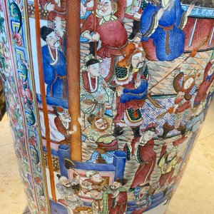A pair of massive Chinese famille rose vases, 19th C. — photo 124