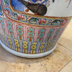 A pair of massive Chinese famille rose vases, 19th C. — photo 126