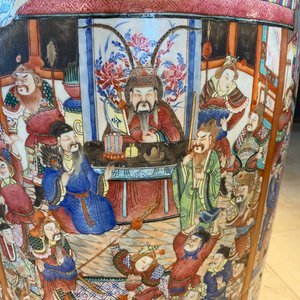 A pair of massive Chinese famille rose vases, 19th C. — photo 129
