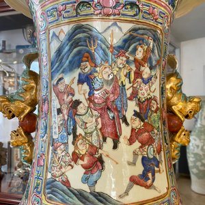 A pair of massive Chinese famille rose vases, 19th C. — photo 132