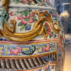 A pair of massive Chinese famille rose vases, 19th C. — photo 137