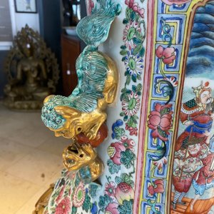 A pair of massive Chinese famille rose vases, 19th C. — photo 14