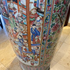 A pair of massive Chinese famille rose vases, 19th C. — photo 141
