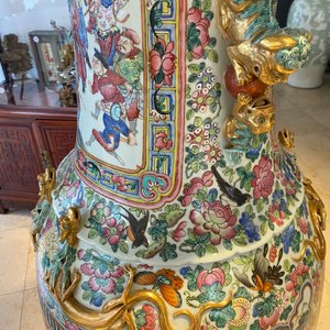 A pair of massive Chinese famille rose vases, 19th C. — photo 144