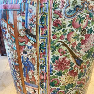 A pair of massive Chinese famille rose vases, 19th C. — photo 146