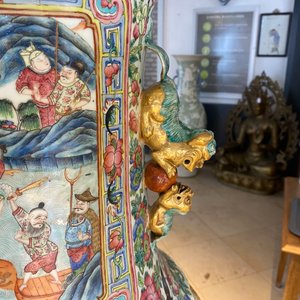 A pair of massive Chinese famille rose vases, 19th C. — photo 20