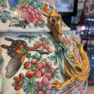 A pair of massive Chinese famille rose vases, 19th C. — photo 22