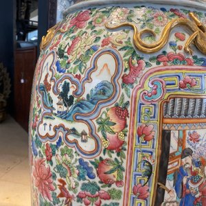 A pair of massive Chinese famille rose vases, 19th C. — photo 25