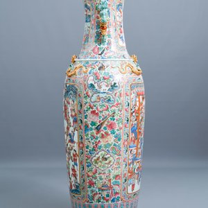 A pair of massive Chinese famille rose vases, 19th C. — photo 3