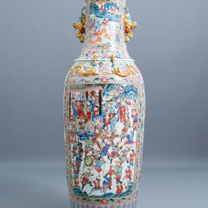 A pair of massive Chinese famille rose vases, 19th C. — photo 4