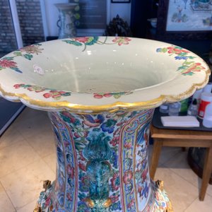 A pair of massive Chinese famille rose vases, 19th C. — photo 43
